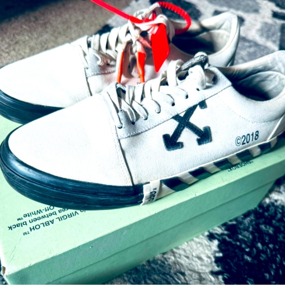 Off-White Low Vulcanized Sneaker - Men's